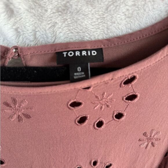 Torrid Mauve Eyelet Sheath Style Dress - Picture 3 of 4